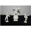 Image 1 : HUTSCHEREUTHER PORCELAIN FIGURINES (3 PCS)