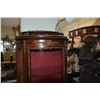 Image 4 : ANTIQUE FRENCH LOUIE XV STYLE BOMBE SHAPED VITRINE IN MAHOGANY, GLASS & ORMALU W/PAINTED SCENES