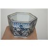 Image 1 : BLUE & WHITE HEXAGON PLANTER (10 1/2" D X 6 1/2" H)