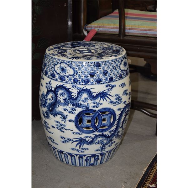 BLUE & WHITE PORCELAIN GARDEN BARREL STOOL W/DRAGON MOTIF