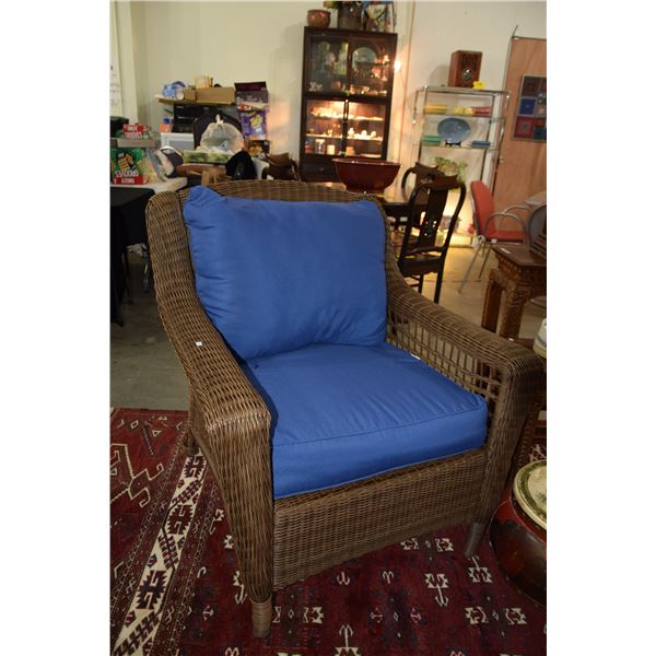 OUTDOOR ARM CHAIRS (2) & OTTOMAN (3 PCS)