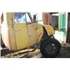 Image 2 : IHC R185 Truck W/ Frame   P/O