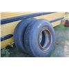 Image 1 : 11x22.5 Truck Tire & Rim