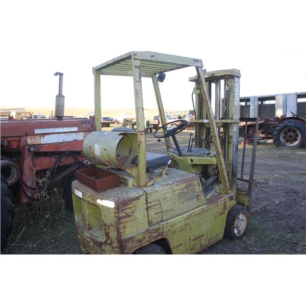Clarke 789 Propane Fork Lift 47" Forks 3 stage Mast, not running