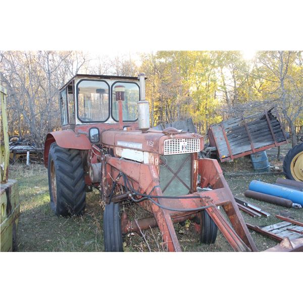 I.H 660 Diesel Tractor 6cyl W/ FEL APPEARS COMPLETE