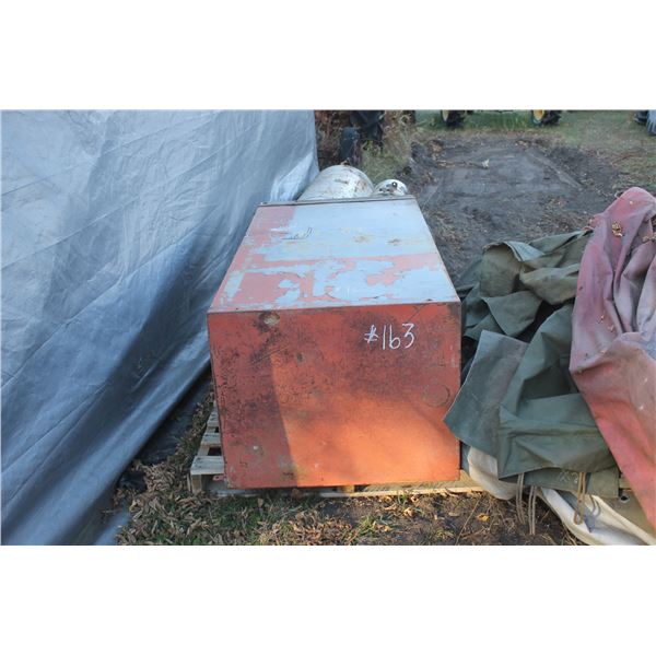 Metal Tool Box; 3x propane Tanks