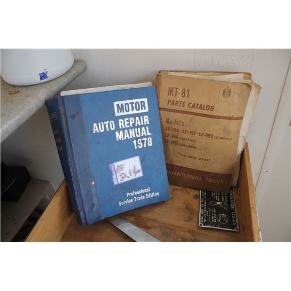2x Books (1978 Repair Manual; IHC Loadstar Parts Manual)