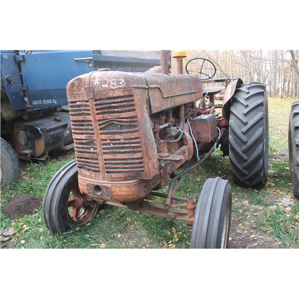 IHC Tractor Model Super W6 s/n 3981 J ; PTO; Gas, engine turns