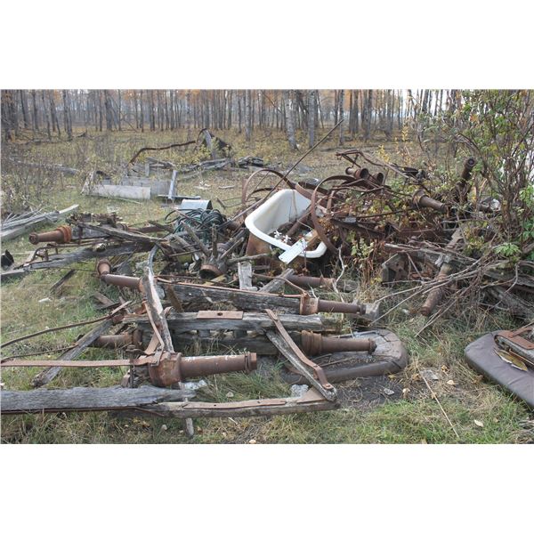 LG Quantity Misc Metal; Wagon Wheels; Wooden Axles; Steel Wheels