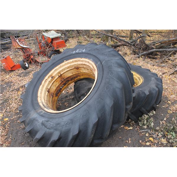 2x Tractor Tire & Rims