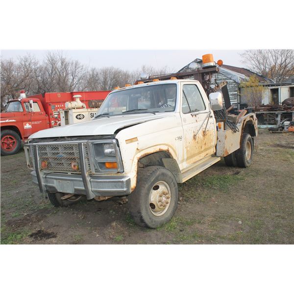 Ford F350 Tow Truck W/Homemade Winch; v8 Engine on Propane; 4x4; Dual Tire; W/Contents on Deck(Bear 