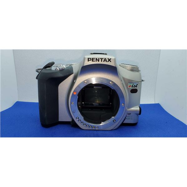 Pentax *ist Digital Camera with box & Manual