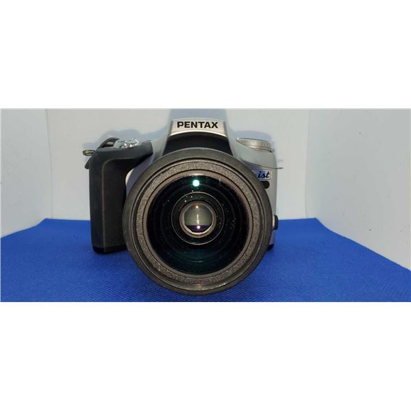 Pentax *ist Digital Camera with SMC Pentax 1:4 28-70mm Zoom Lens