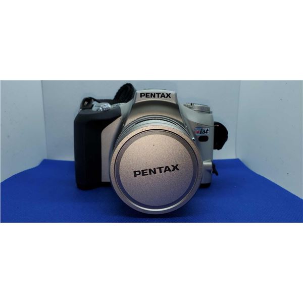 Pentax *ist Digital Camera with Pentax-FA 1:1.9/43mm Lens