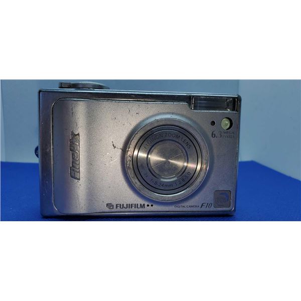 Fuji Finepix F10 compact digital camera
