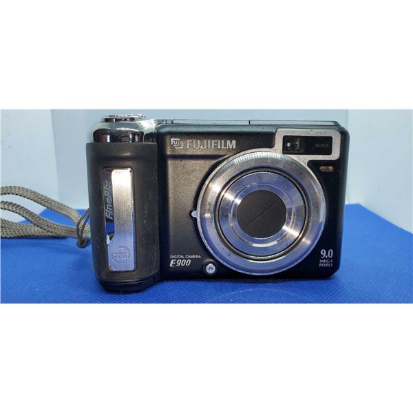 Fuji E900 9.0Mega Pixel digital Camera