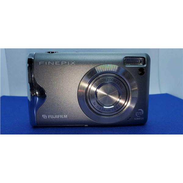 Fuji Finepix 6.3 mega pixel digital camera 3x f8-24mm 1:2.8-5.00 lens