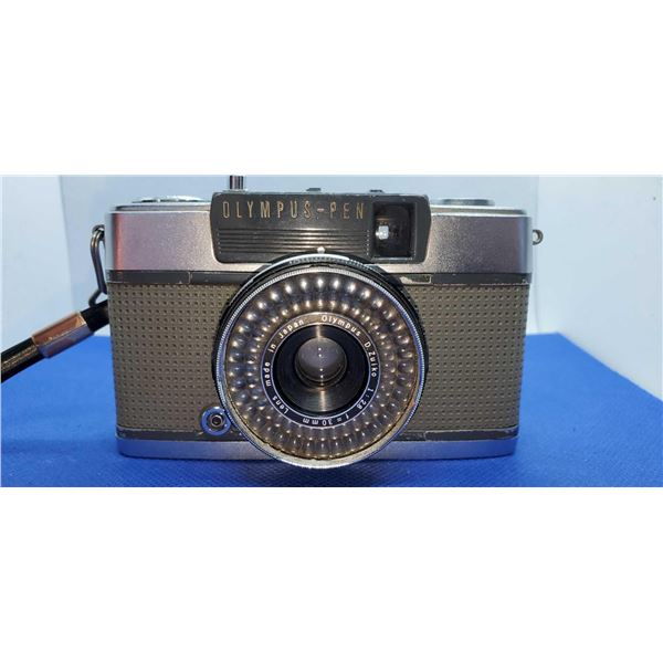 1961 Ionic Olympus-Pen EES-2 Camera