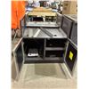 Image 2 : Aluminum/Glass BBQ Cabinet (23in x 32 3/4in x 34 3/4in)