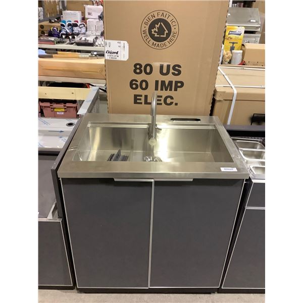 Aluminum/Glass Sink (24in x 32in x 35 3/4in)