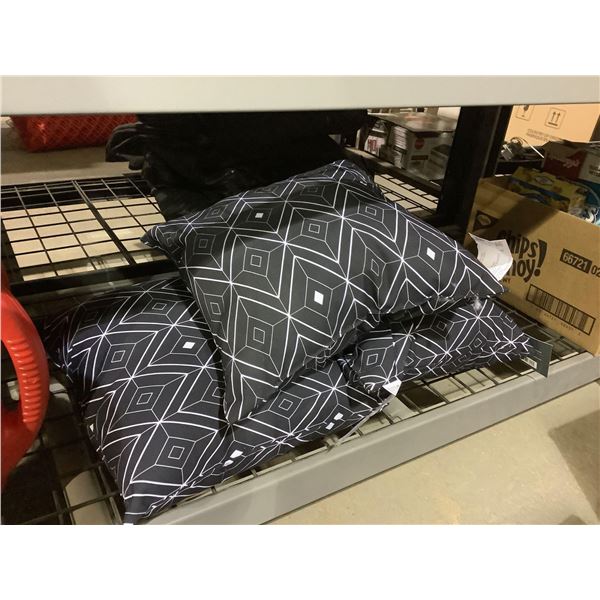 Style Selections Decorative Cushion Lot of 3 (16in x 16in x 4in)