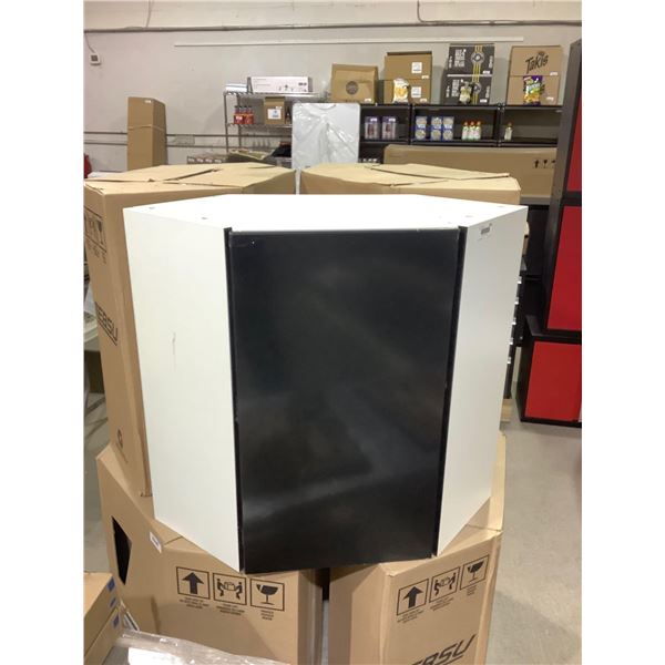 Eklipse In-Wall Corner Onyx Style Cabinet (24 1/4in W x 30 1/4in H x 12.380in D)