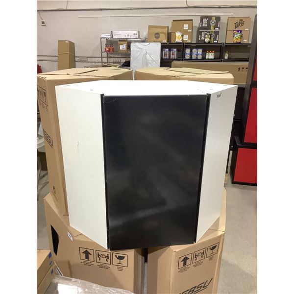 Eklipse In-Wall Corner Onyx Style Cabinet (24 1/4in W x 30 1/4in H x 12.380in D)