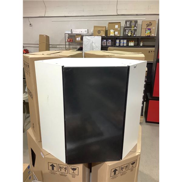 Eklipse In-Wall Corner Onyx Style Cabinet (24 1/4in W x 30 1/4in H x 12.380in D)