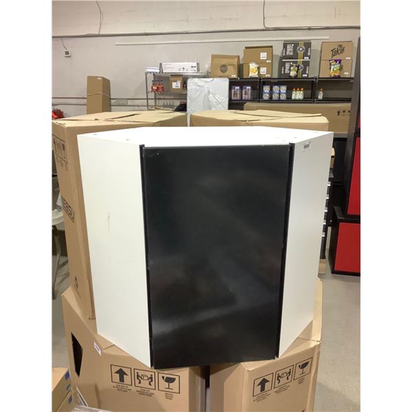 Eklipse In-Wall Corner Onyx Style Cabinet (24 1/4in W x 30 1/4in H x 12.380in D)