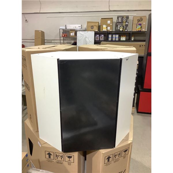 Eklipse In-Wall Corner Onyx Style Cabinet (24 1/4in W x 30 1/4in H x 12.380in D)