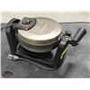 Image 1 : SINGLE ROTARY WAFFLE MAKER