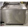 Image 3 : STAINLESS STEEL HOT FOOD TABLE W/ FULL SIZE INSERT