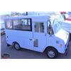 Image 2 : 1984 GMC GRUMMAN OLSON KURBMASTER FOOD TRUCK
