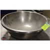 LOT OF 4 STAINLESS STEEL BOWLS. APPROX 5QT