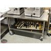 Image 1 : S/S WORK TABLE ON CASTORS