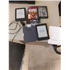Image 1 : 3 Kindle book readers and 1 charger