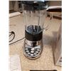 Image 3 : 7 speed Cuisinart chrome blender, auto ceramic heater and fan