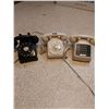 Image 1 : 3 vintage telephones