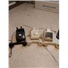 Image 2 : 3 vintage telephones