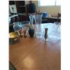 Image 1 : Assorted vases and home décor