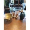 Image 2 : Assorted vases and home décor