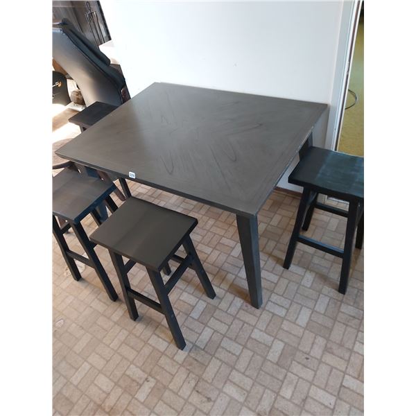 Kitchen table (48" W, 36" D, 29" H), 5 asst steels (black stools: 15" W, 11" D, 26" H)