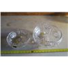 Image 2 : 2 Footed Glass Bowls