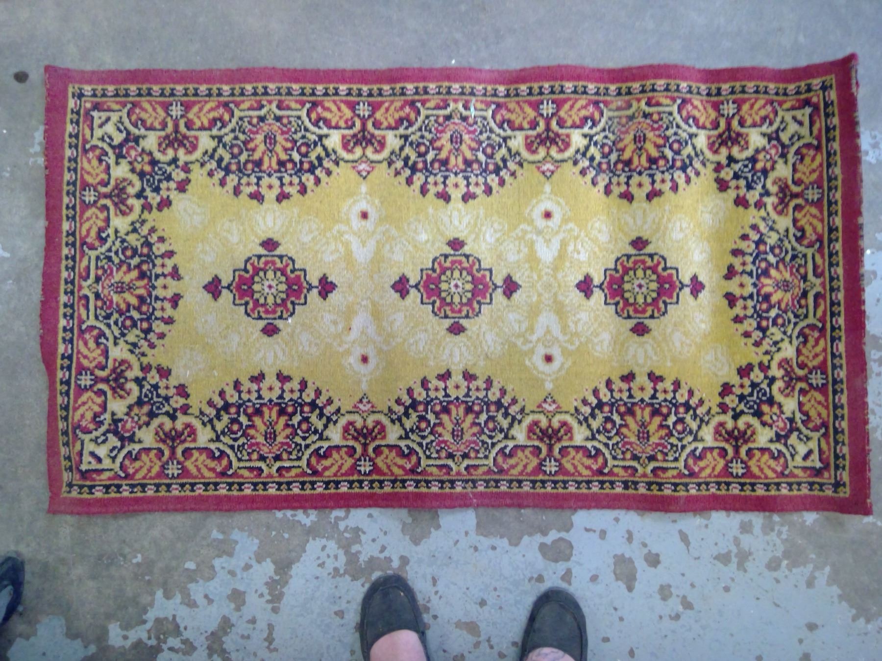 Used Rugs DECORATIVE RUG -USED