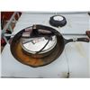 Image 1 : CAST IRON FRY PAN 13 3/8" + ELECTRIC KETTLE