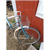 Image 2 : WOMEN'S BICYCLE