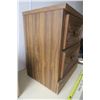 Image 2 : 2 Drawer Night Stand 18 X 14 X 22