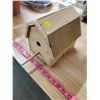 Image 1 : BARN BIRD HOUSE