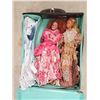 Image 3 : BARBIE DOLL CASE W/ 2 BARBIES & 3 DRESSES