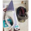 Image 2 : 2 small vaccum Cordless Handheld Vacuum and plug in shark vaccum